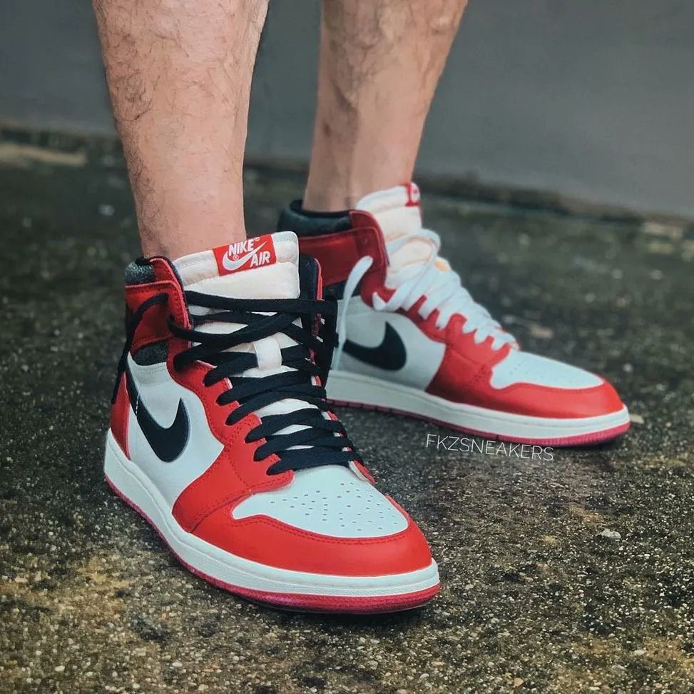 JustFreshKicks's tweet photo. Air Jordan 1 High OG “Chicago Reimagined" On Foot https://t.co/D4zIrOlXuh https://t.co/posh1ibQX5