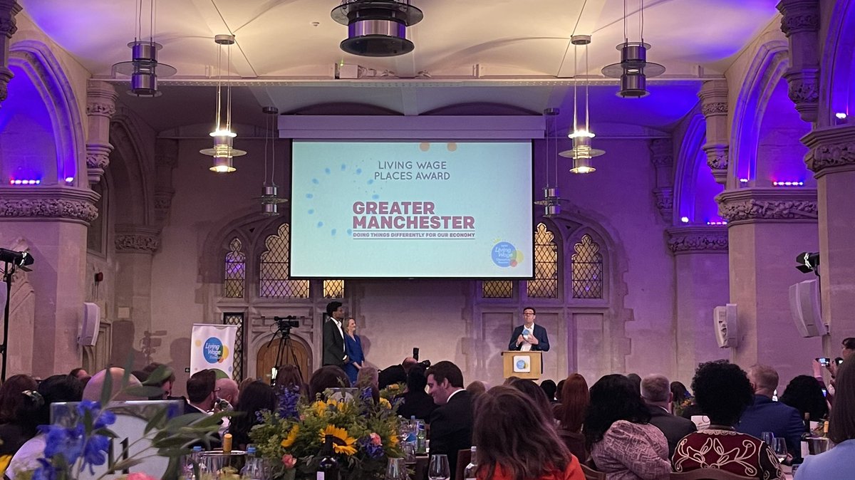 .@AndyBurnhamGM in London to receive a Living Wage Champion Award for Greater Manchester @greatermcr! #livingwagechampions