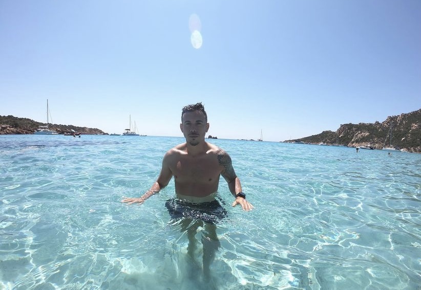 viola_fc's tweet photo. 🗃️ 𝙔𝙖𝙣𝙣𝙞𝙘𝙠 (le beau gosse) - latéral gauche de métier.. 𝘮𝘢𝘪𝘴 𝘢𝘶 𝘤𝘩𝘰̂𝘮𝘢𝘨𝘦

🤸‍♂️Meilleur sur les centres qu'au grand écart

​👟A plus ciré le banc que ses crampons

🏆​Palmarès : un but à la Christophe Jallet... et c'est déjà pas mal

🥩Le TripAdvisor du Forza https://t.co/RBLFaNLHl1