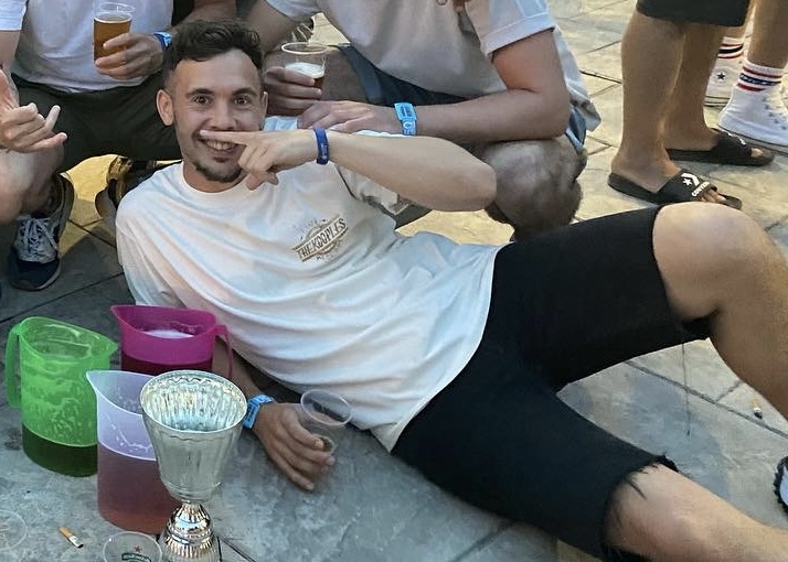 viola_fc's tweet photo. 🗃️ 𝙔𝙖𝙣𝙣𝙞𝙘𝙠 (le beau gosse) - latéral gauche de métier.. 𝘮𝘢𝘪𝘴 𝘢𝘶 𝘤𝘩𝘰̂𝘮𝘢𝘨𝘦

🤸‍♂️Meilleur sur les centres qu'au grand écart

​👟A plus ciré le banc que ses crampons

🏆​Palmarès : un but à la Christophe Jallet... et c'est déjà pas mal

🥩Le TripAdvisor du Forza https://t.co/RBLFaNLHl1
