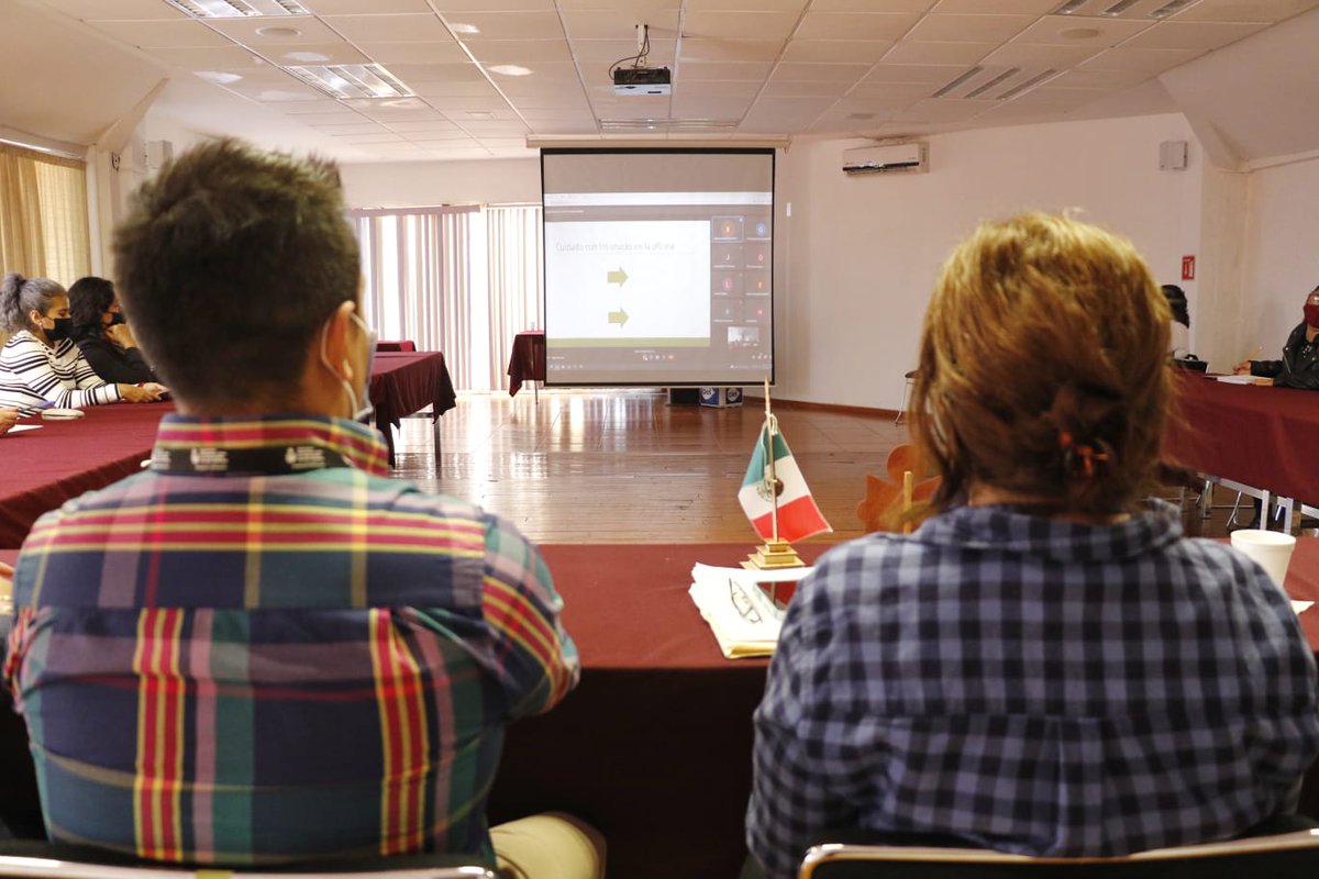 INEA_Mich's tweet photo. La compañia Yakult, de manera presencial y virtual impartió la charla "Alimentación durante la jornada laboral", a todas las personas que colaboran en #INEAMich, con el objetivo de crear y fortalecer la cultura de consumir una alimentación balanceada. https://t.co/wQGB3d1EnV