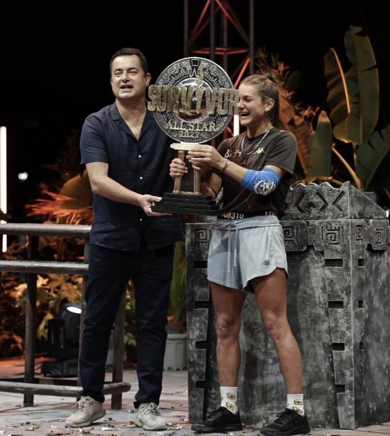 Kupa 1 kişinin olacaktı, işte sahibine kupanın taktim anı 😎 NİSA BÖLÜKBAŞI