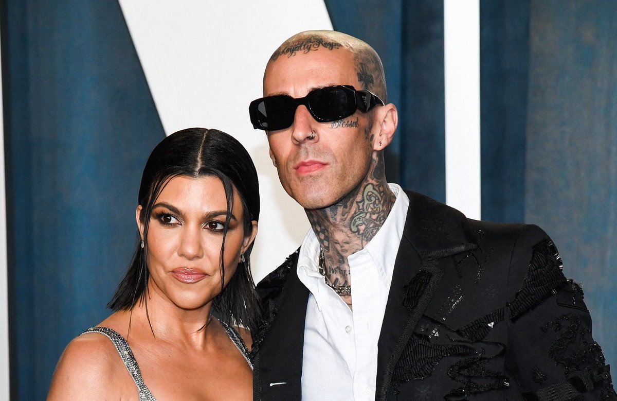 Travis Barker : sorti de l’hôpital, il profite en famille dlvr.it/STPG36