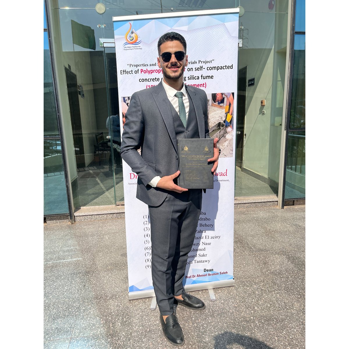 mans_be7ery's tweet photo. #NewProfilePic
❤🎓 https://t.co/FmplBfdUKQ