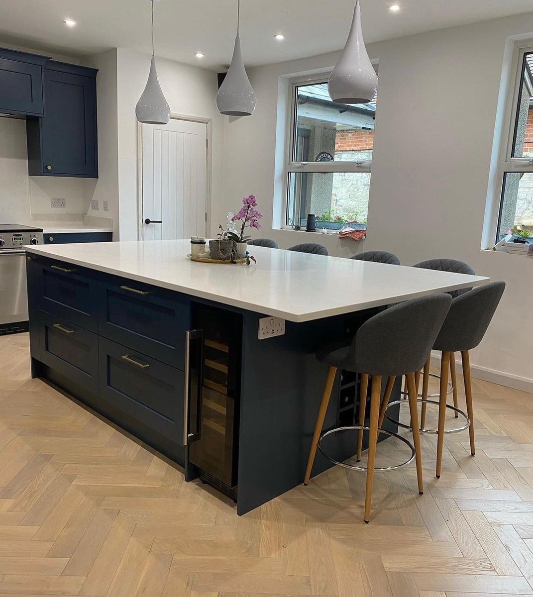 Beautiful kitchen design by @malthousekitchens featuring our worktops 👌❤️ #kitchendesign #worktops #worktopdesign #interiordesign #interiors #kitcheninspo #kitchenisland #worktopspecialist #redesign #renovate #cabinetry #instyle #homedesign
