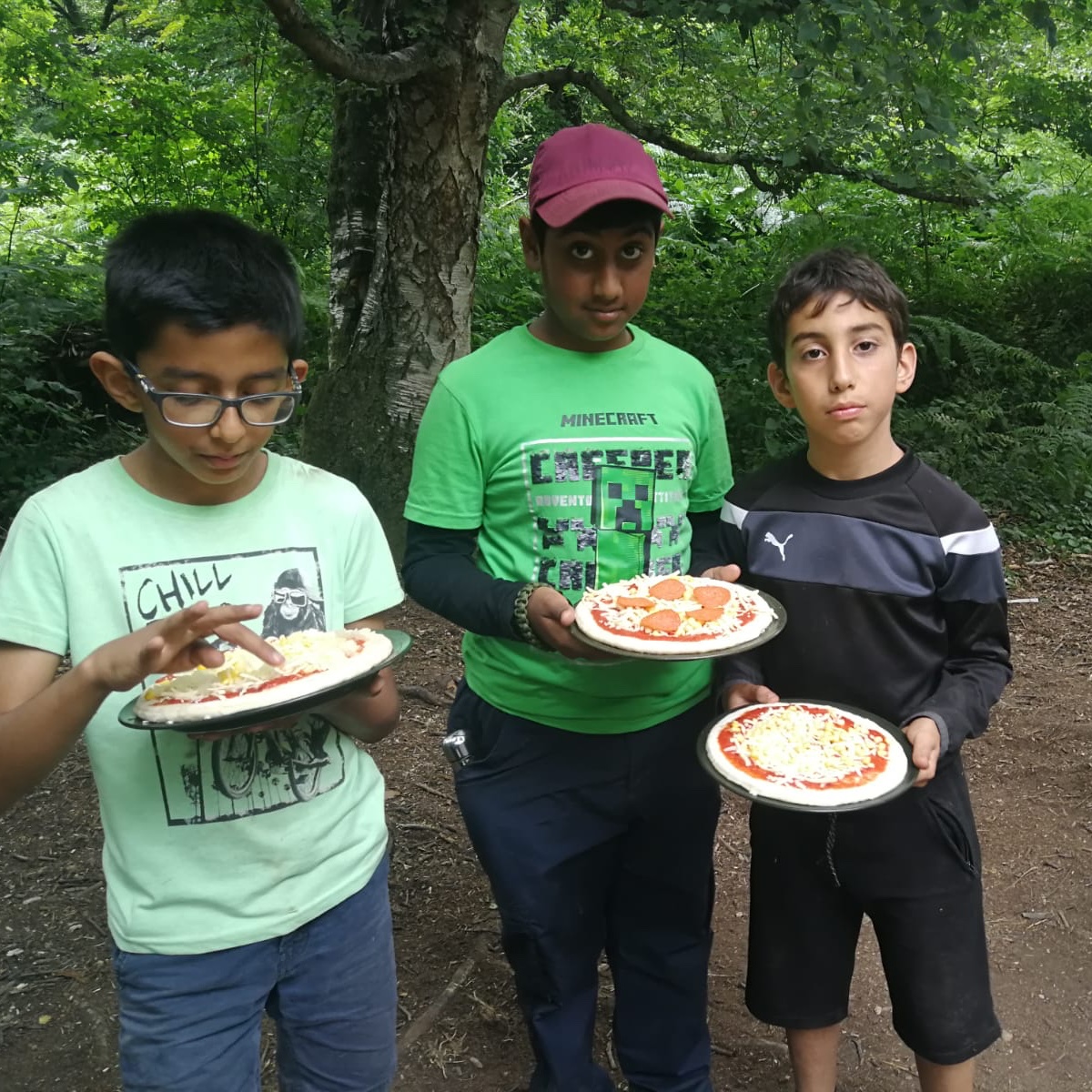 MilbourneTrips's tweet photo. Year 5 made their own pizzas @BushcraftOnline #onlyatmilbourne #cognitaway #thegreatoutdoors #makeyourowndinner https://t.co/jslC2Db6P6