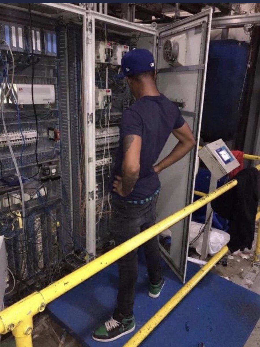 Moi sur Instagram après avoir désinstallé et réinstallé l'application deux fois et redémarré mon appareil #instagramdown #InstagramBug