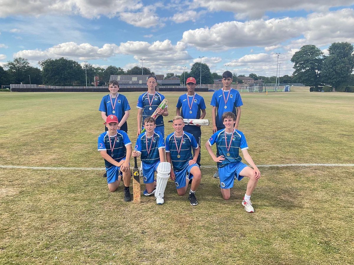 Harlow Under 15 boys. Earn runners up medals at Essex schools cricket tournament! Making Passmores proud 👊🏻