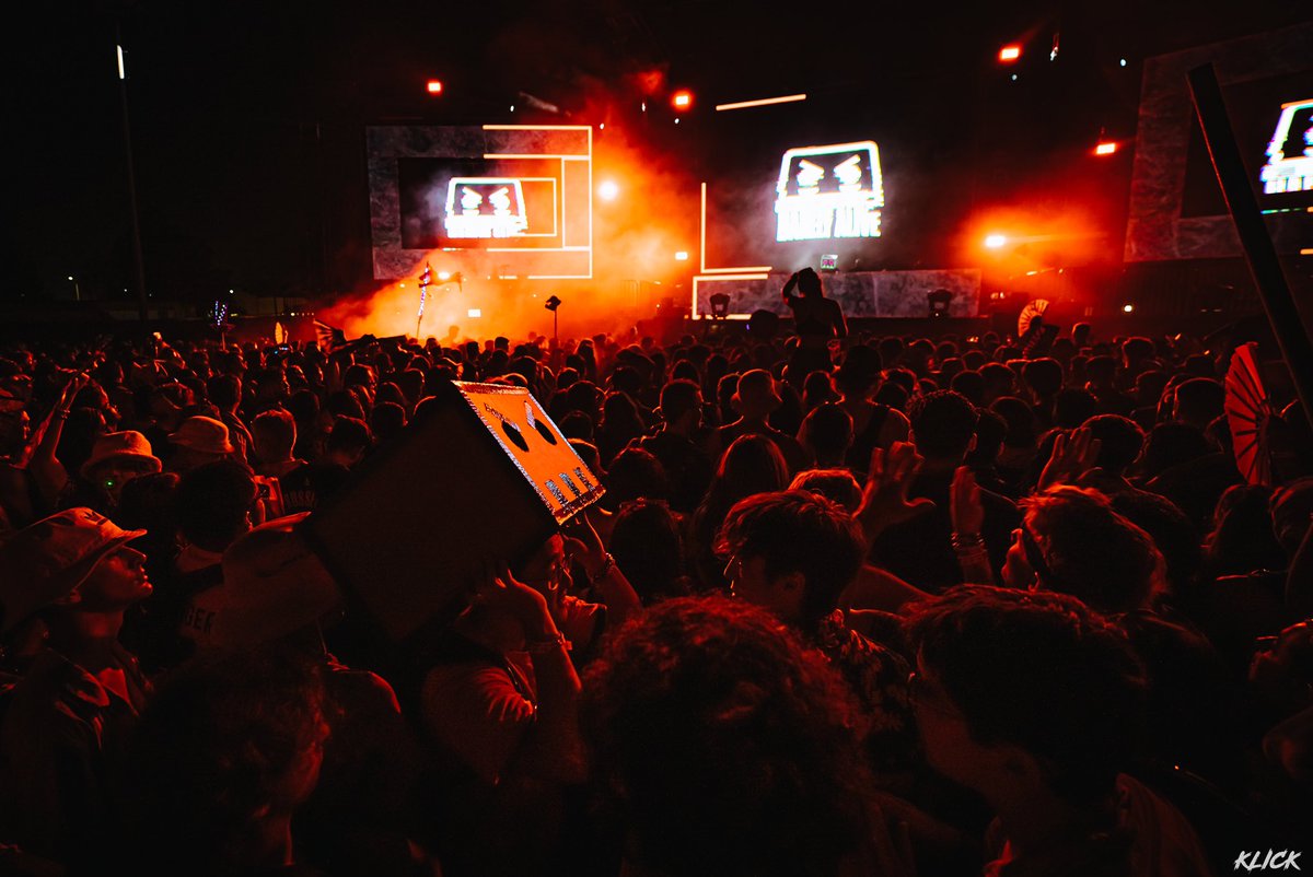 BARELYALIVEUS's tweet image. When microwave meets dinosaur @Midnightasaurus @ProjectZ_Fest @bassrush 📸: @ShutterKlick