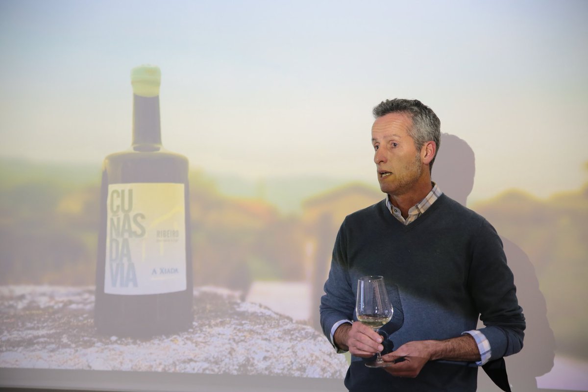 cunasdavia's tweet photo. Esta publicación es un pequeño homenaje a las vinotecas:
#vinotecaelsumiller prescriptores del Ribeiro en #Madrid.
#winescellersitges organizan catas guiadas en #catalunya
#mutavigo ejemplo de catas, jornadas y todo un referente en #Vigo para los #winelovers https://t.co/WrXLiZS581