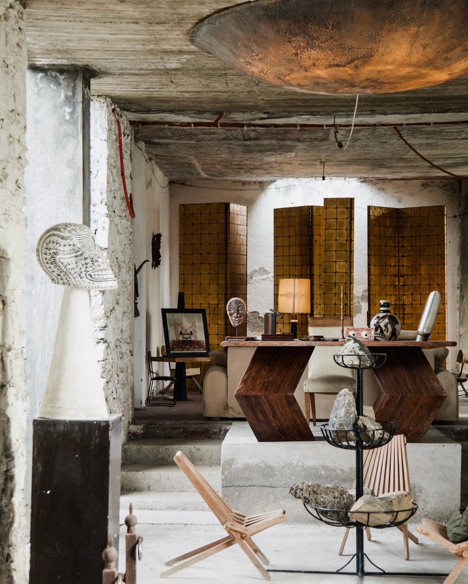 EtLemieux's tweet photo. “This house is the outcome of the combination of the site itself, the views and the mountains surrounding it, and the need to have a place to accommodate loved ones and friends outside the city.” #emmanuelpicault
Interior designer Emmanuel Picault and architect Ludwig Godefr https://t.co/Bl8dXLuEXg