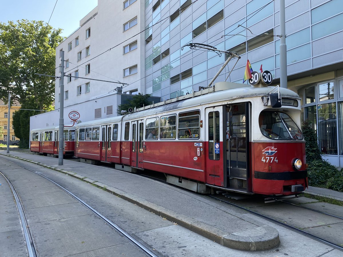FynnTheDummy's tweet photo. I know I’m a little late, but on Friday July 1st 2022 Vienna said goodbye to one of its most iconic trams. The Type E1. I’m extremely sad to see it get taken out of service since this tram would always take me to school.😕
#RIPE1 #Vienna #Tram #E1 #furry #furryfandom https://t.co/0iT8qKshOq