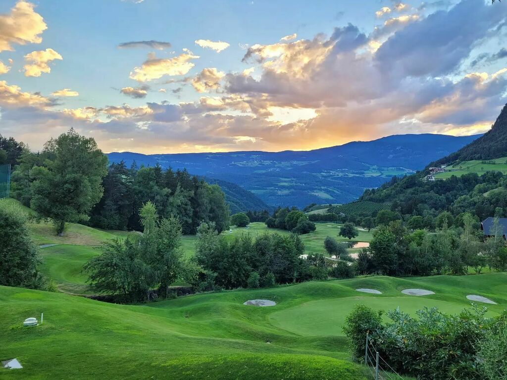 Ottima cena al golf club St. Vigil Seis

#panorama #golfclub #cena #cenaconamici #raboys #seisamschlern #altoadige #sunset #tramonto #tramontoinmontagna #dolomiti instagr.am/p/CfpEEajMx7d/