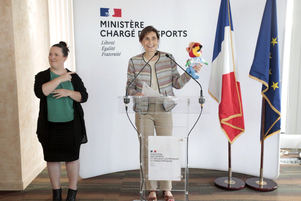 J’ai eu le bonheur de féliciter ce soir la délégation <a href="/FRADeaflympics/">France Deaflympics</a> pour leurs 16 médailles au Brésil début mai! Bravo à cette magnifique équipe et l’encadrement technique, paramédical et médical! Avec la mascotte! 
<a href="/FFHandisport/">FFHandisport</a>
@francejudo_
@FFvolley
<a href="/FFTennis/">FFT</a>
@FFBad
<a href="/ffgolf/">Fédération française de golf</a>