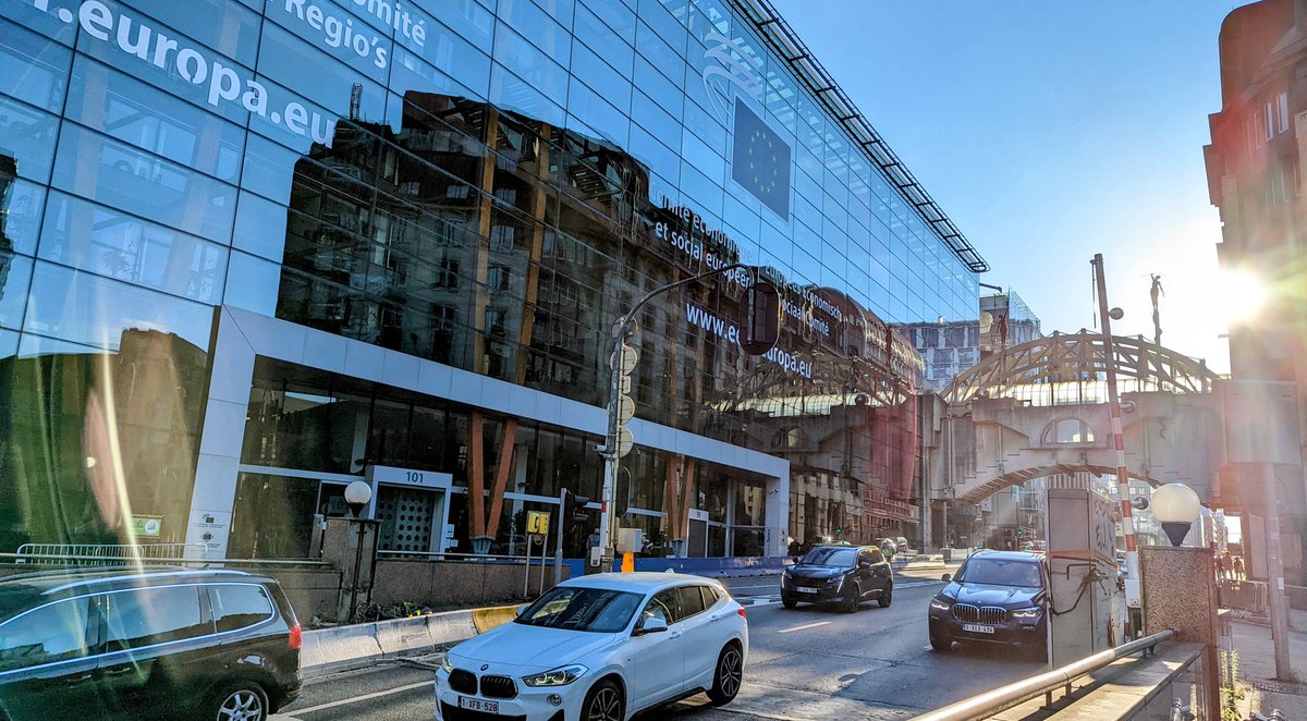 AtChemLabUBT's tweet image. Two days on ultrafine particles: we are in Bruxelles to present and discuss ongoing research focussing on air quality and climate. #efca #ufp