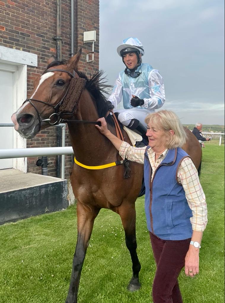 I can’t believe it’s happened again, a winner on my birthday!! Spanish Mane & Rose Dawes win ⁦@BrightonRace⁩ thank you Team Feilden 🥂🥰