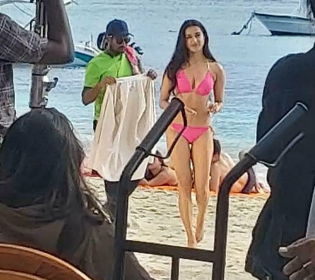 When the camera quality is bad but it's #ShraddhaKapoor !!!🥵🔥💗