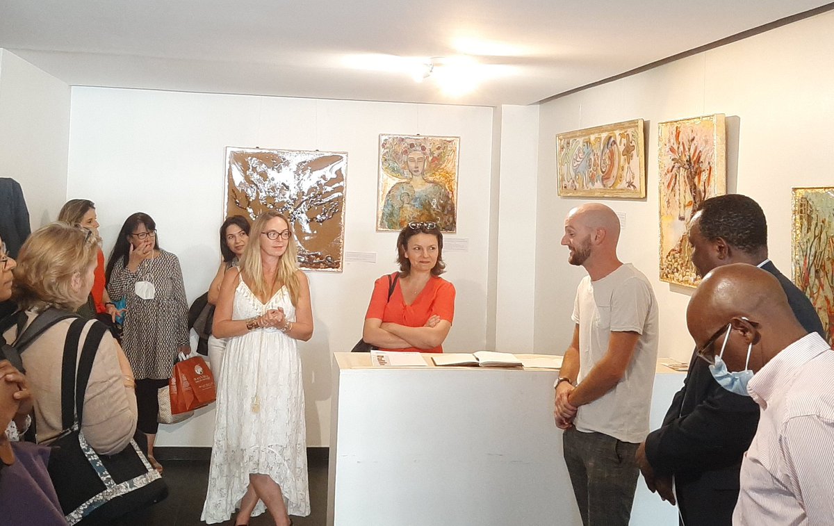 _EvaSas's tweet photo. Merci Diane Droisier/Artémis pour ce vernissage 🖼
Un rappel artistique des réalités de notre temps : la paix et l'équilibre de notre planète sont fragiles 🌳
Merci également à la @ffcunesco qui œuvre depuis le 12ème pour créer des rencontres entre les peuples et les cultures 🌍 https://t.co/8qtwMEBDUy