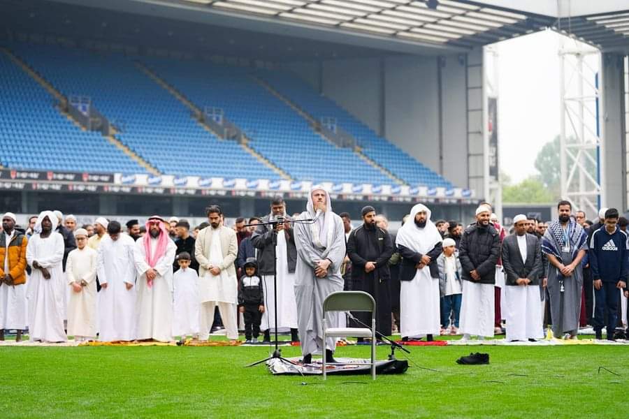 spuerlilo's tweet photo. نادي بلاكبيرن روفرز يعلن فتح ملعبه لكل الراغبين في اداء صلاة عيد الاضحى 🕌

هذه هي المرة الثانية التي يفتح فيها النادي أبوابه للمسلمين بعد إقامة صلاة عيد الفطر الماضي وأصبح أول ناد إنجليزي يقوم بهذا الأمر👳‍♂️
#الألعاب_المتوسطية2022 
#عيد_الاضحى 
#عيد_الاستقلال https://t.co/7YLVzQIw9Z