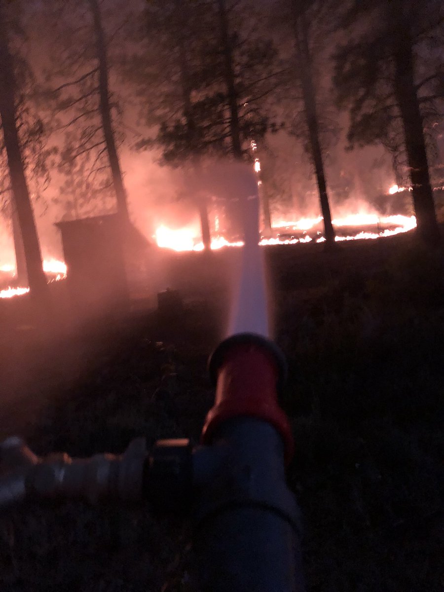 ElizabethMeadow's tweet photo. Yโall I donโt like fireworks and when you come this close to losing it all thatโs why. #bootlegfire #wildfires #FireworksHurt @MattJordanKOBI itโs been a year and still rebuilding. https://t.co/NVxw53hR7z