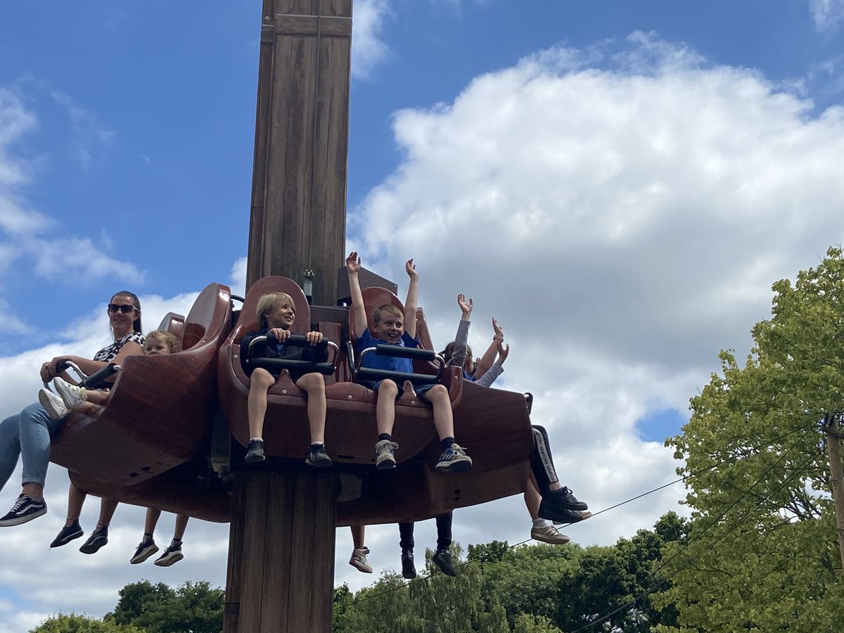 JuniorChurchSch's tweet photo. We had a BRILLIANT time at @PaultonsPark with some of our Y5s today. The children were adventurous and daring, and we got to go on so many rides. This was part of our @Cornerstonesedu topic, #screammachine https://t.co/PXX7y0ygQf