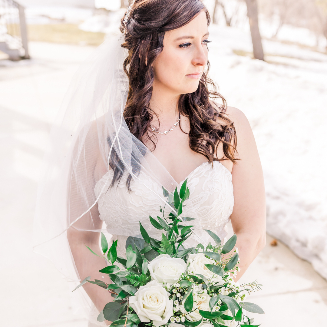 idesportrait's tweet photo. Bright, clean, sophisticated wedding photography.
.
Dreaming of the fresh air that comes with winter. 
.
#whiterosebouquets #bridalbouquets #bridalportraits #minnesotaweddingphotography #minnesotaweddingphotographer #midwestweddingphotographer https://t.co/Q9ZxCAoJ19