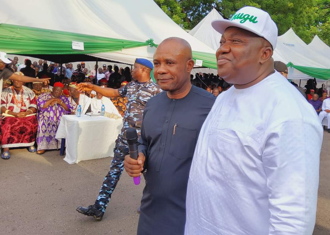 GovUgwuanyiNews's tweet photo. People of #Nkanu land under the auspices of Nkanu People’s Assembly, on Tuesday, honoured #Governor Ifeanyi #Ugwuanyi of #Enugu State with the prestigious award of “Ekwueme of Nkanu land" in recognition of his worthy performance in spite of the #nation’s #economic challenges... https://t.co/f0qK8zE44W