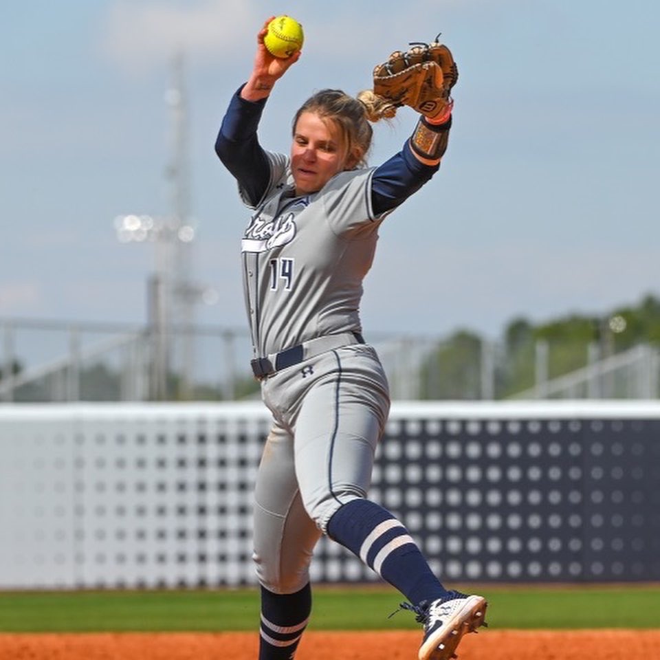 TocoiSoftball's tweet photo. We would like to welcome Coach Erin Kyle to our staff!  Coach Kyle is a former Pitcher for the University of North Florida Ospreys. She is going to be a great asset to our program! @erinkyle31 https://t.co/soHMXLYjH2