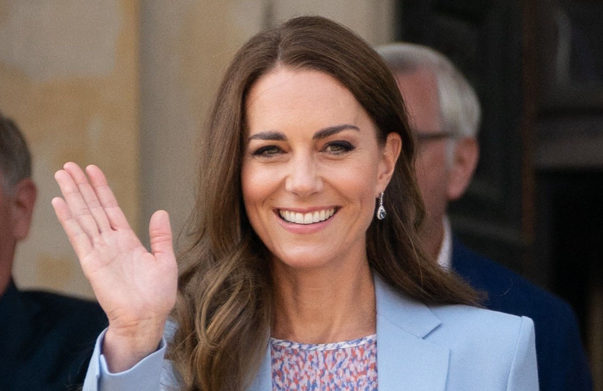 Kate Middleton : son sublime portrait de Camilla Parker Bowles pour ses 75 ans dlvr.it/STPNvg