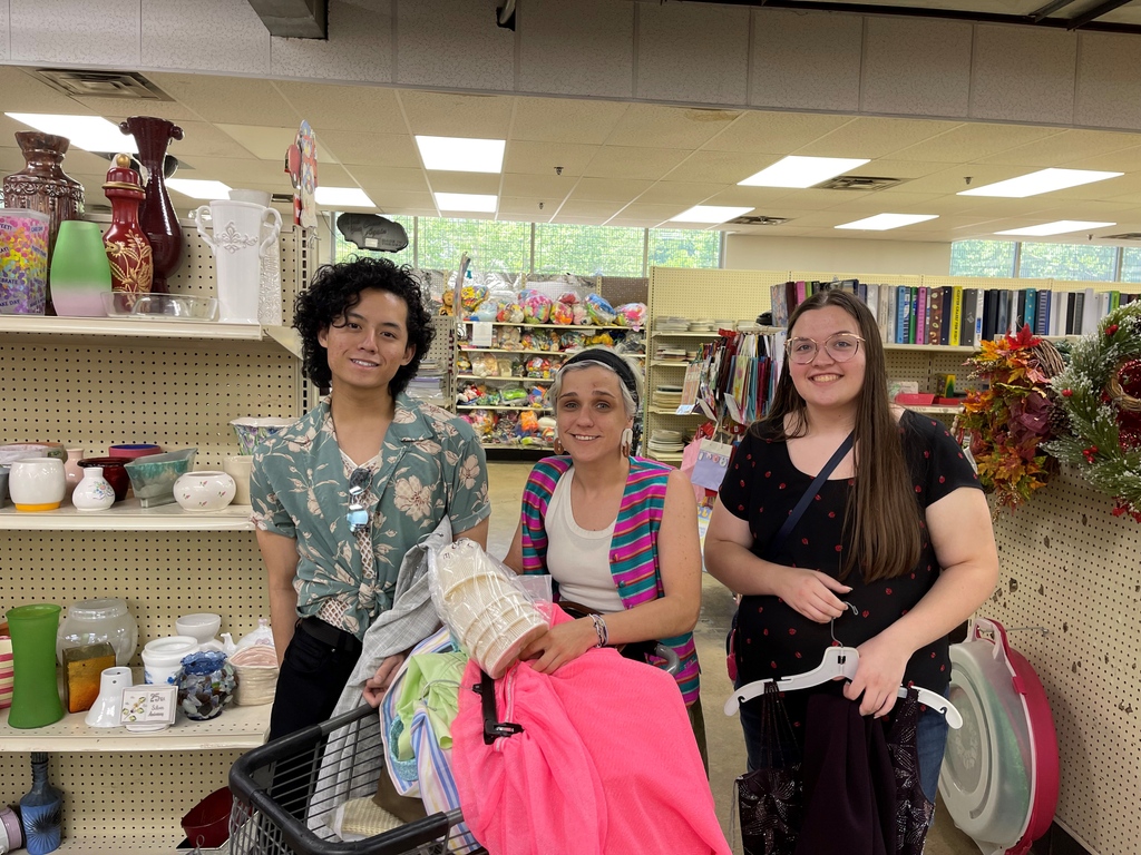 UC_DAAP's tweet photo. Round 2 of the St. Vincent de Paul project supporting their annual fundraising gala ~ RetroFittings! 2nd year Fashion students spent time shopping last week at @svdpcincinnati to gather items for their designs. Next up, working studios to begin creating!
#ucdaap https://t.co/VcWkIFxYto