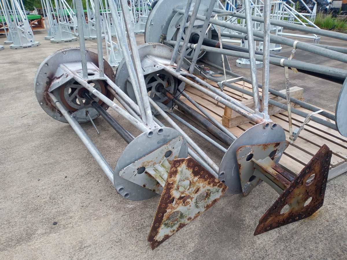SDWindEnergy's tweet photo. Got to love a before and after! Here are some old 6 kW #ProvenEnergy turbine re-furbs that we've been working on this week. New shafts, new cores, marine grade shafts and some marine grade paint work to finish.
#SDWindEnergy #renewableenergy #marinegrade #oilandgas #telecoms https://t.co/Z6rmnI3Ubi