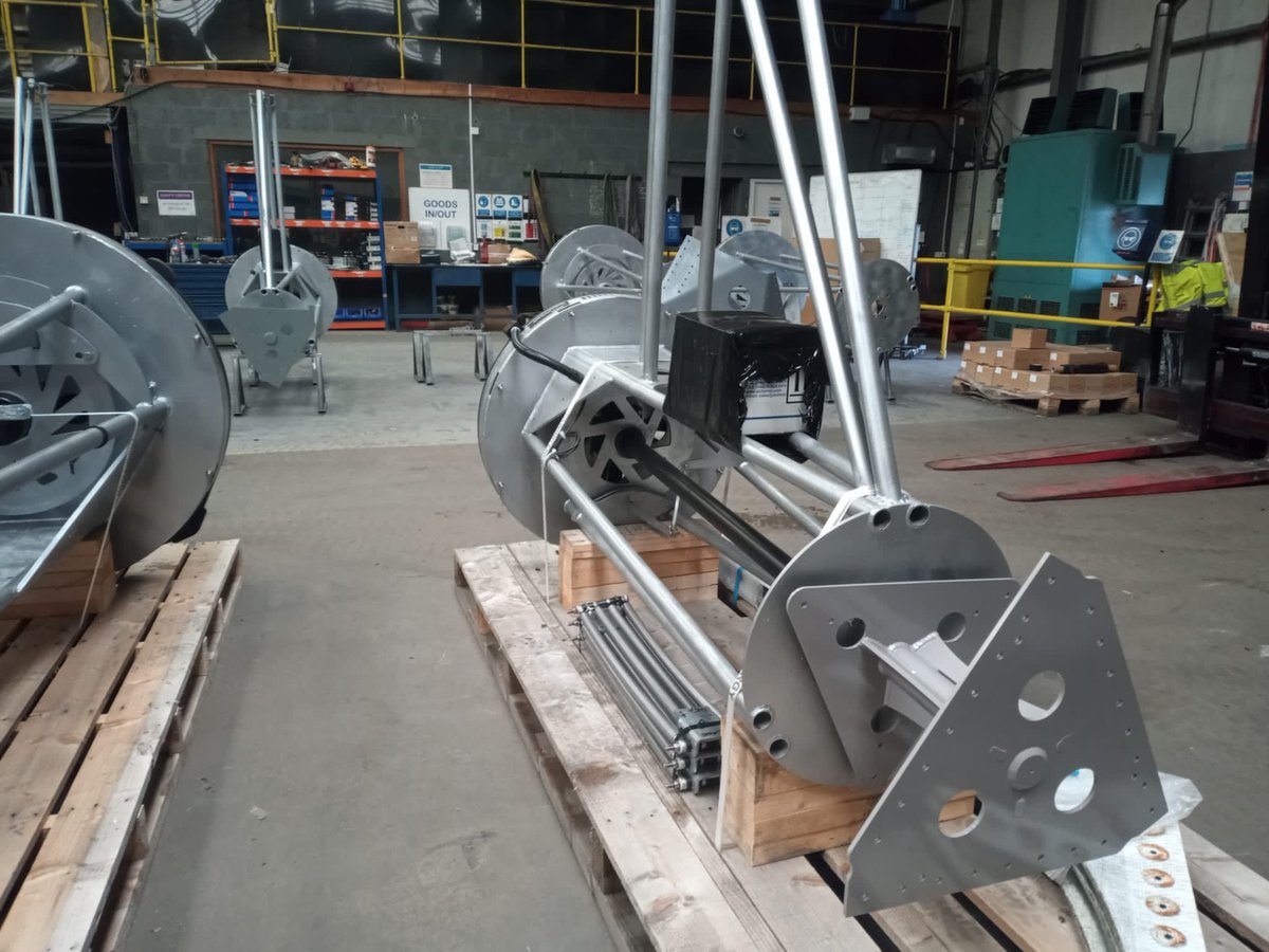 Got to love a before and after! Here are some old 6 kW #ProvenEnergy turbine re-furbs that we've been working on this week. New shafts, new cores, marine grade shafts and some marine grade paint work to finish. 

#SDWindEnergy #renewableenergy #marinegrade #oilandgas #telecoms