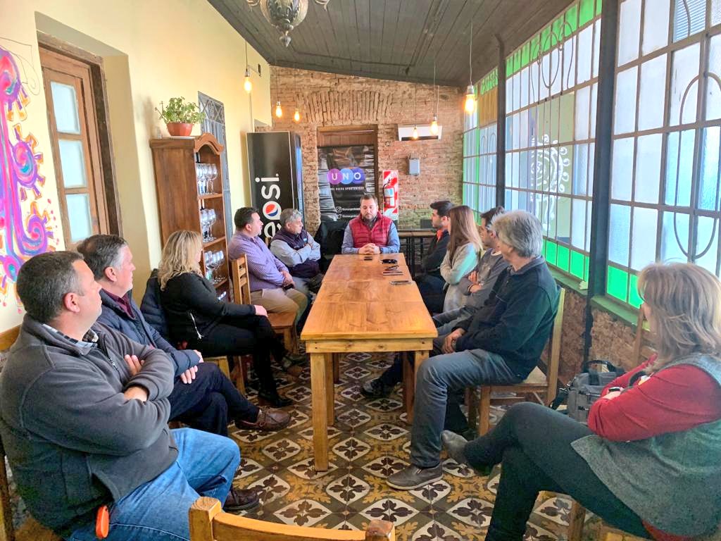 Siguiendo nuestra recorrida por el departamento General López, estuvimos en #VenadoTuerto con jóvenes y vecinos interesados en sumarse a nuestro partido #UNO, con la mirada puesta en poder cambiar la realidad de #SantaFe y  #Argentina