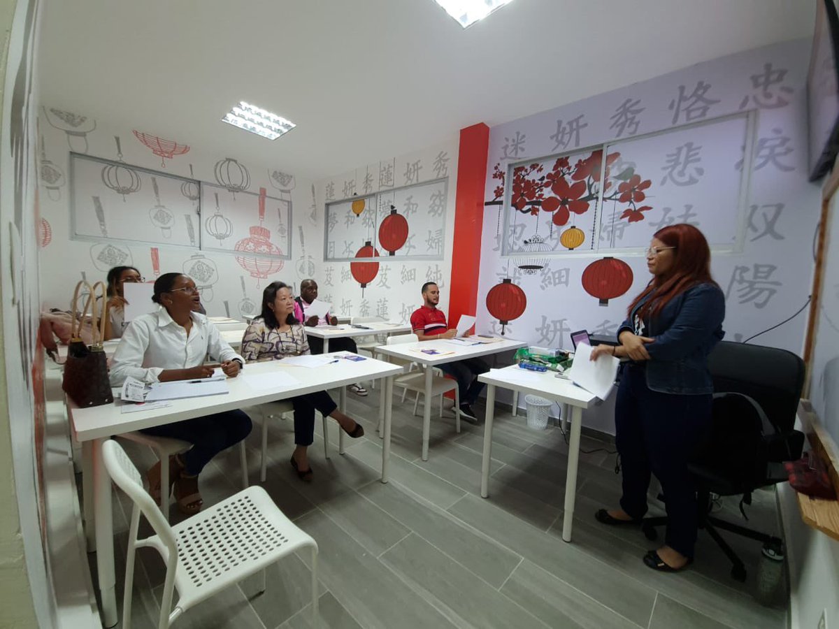 Ayer inauguramos nuestro centro en #SantoDomingo (#RepúblicaDominicana) y no había mejor forma de hacerlo que iniciando las clases!!