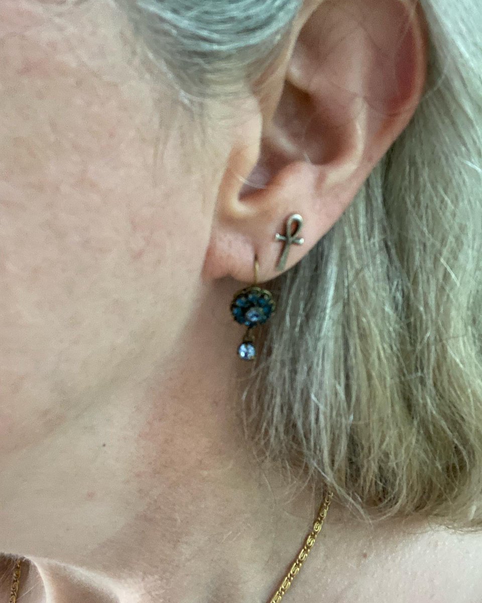 lhskarka's tweet photo. Today’s #jewelryaesthetic is teensy tiny flowers. The necklace is an Avon pendant I’ve had since I was a kid. #workingfromwork #lfk https://t.co/iCcTN9t8UT