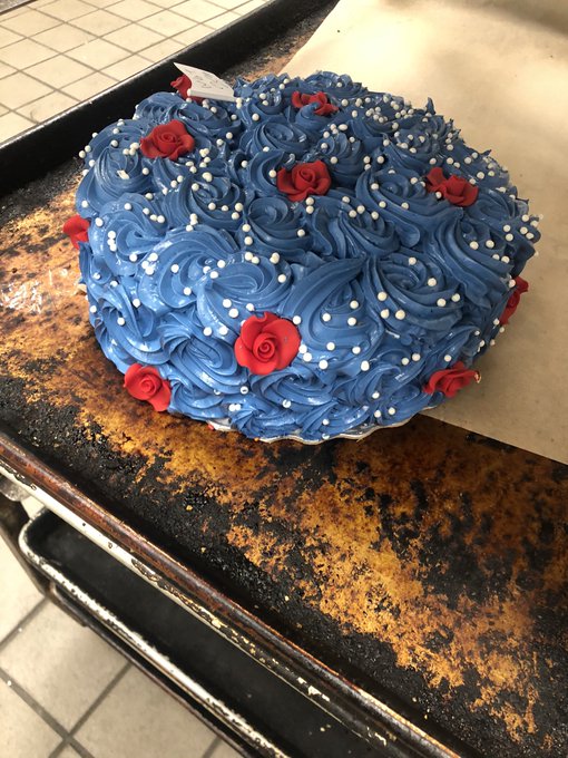 Here&rsquo;s a cake I made at work, because July 4th no longer means anything, I made a cake that reminded<a href="/tag/davidlynch"class="tags"><span>#davidlynch</span></a><a href="/tag/bluevelvet"class="tags"><span>#bluevelvet</span></a>