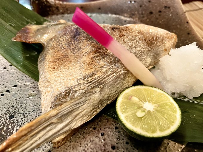 カンパチのカマ焼き、松山鶏のハニーマスタード、穴子とイカの天ぷら、ハモの湯引きとエビの酢の物
どれもうまいのだけど、やっぱりこの辺の穴子めちゃくちゃうまい… 