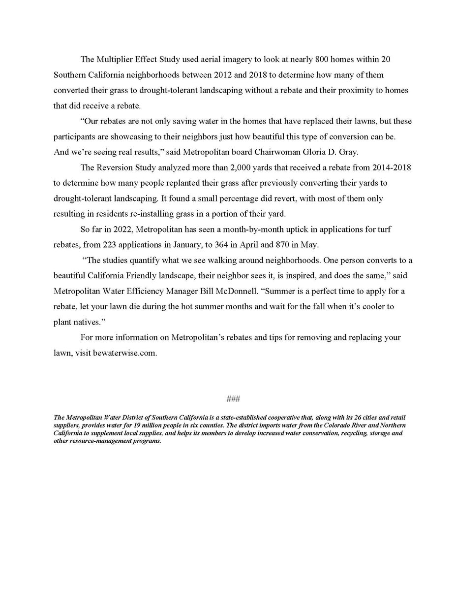 New studies show Metropolitan's grass removal incentives are driving transformation of #SoCal's landscapes. For every 100 homes that converted their yards using a rebate, 132 nearby homes were inspired to convert their grass without receiving a rebate to help fund the projects.🧵