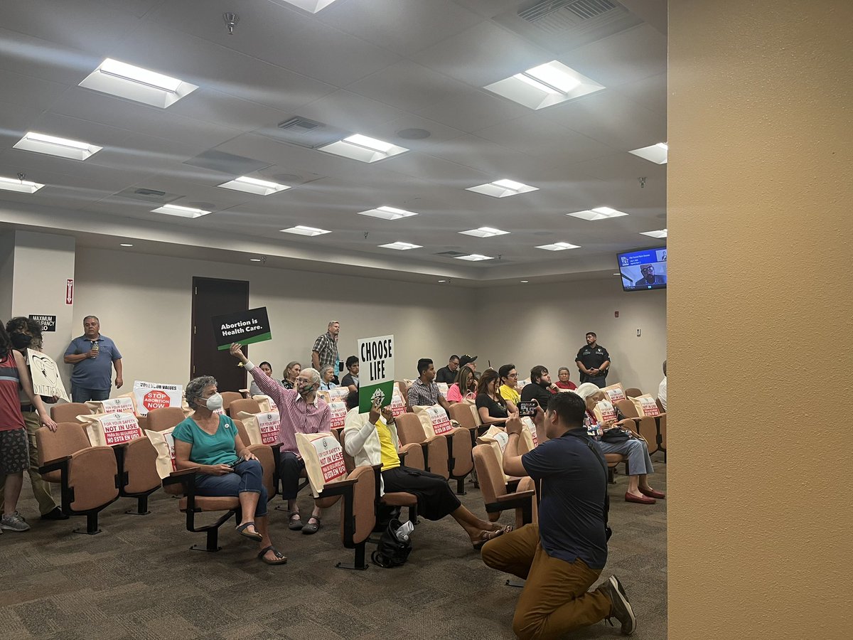 Steph_Shields_'s tweet image. City council continues its discussions after public comment on this item that would ask the city leaders to create policy on decriminalizing abortion.