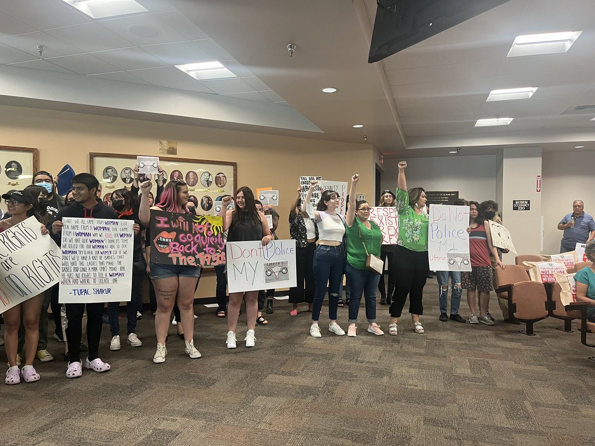 Steph_Shields_'s tweet image. City council continues its discussions after public comment on this item that would ask the city leaders to create policy on decriminalizing abortion.