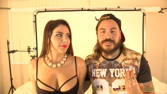 Que pensar&aacute; esta mami de este Mexa?Escena completa en mi only fans https://t.co/xYFK6FN9FD<a href="/tag/brucebruceblinkblink"class="tags"><span>#brucebruceblinkblink</span></a>