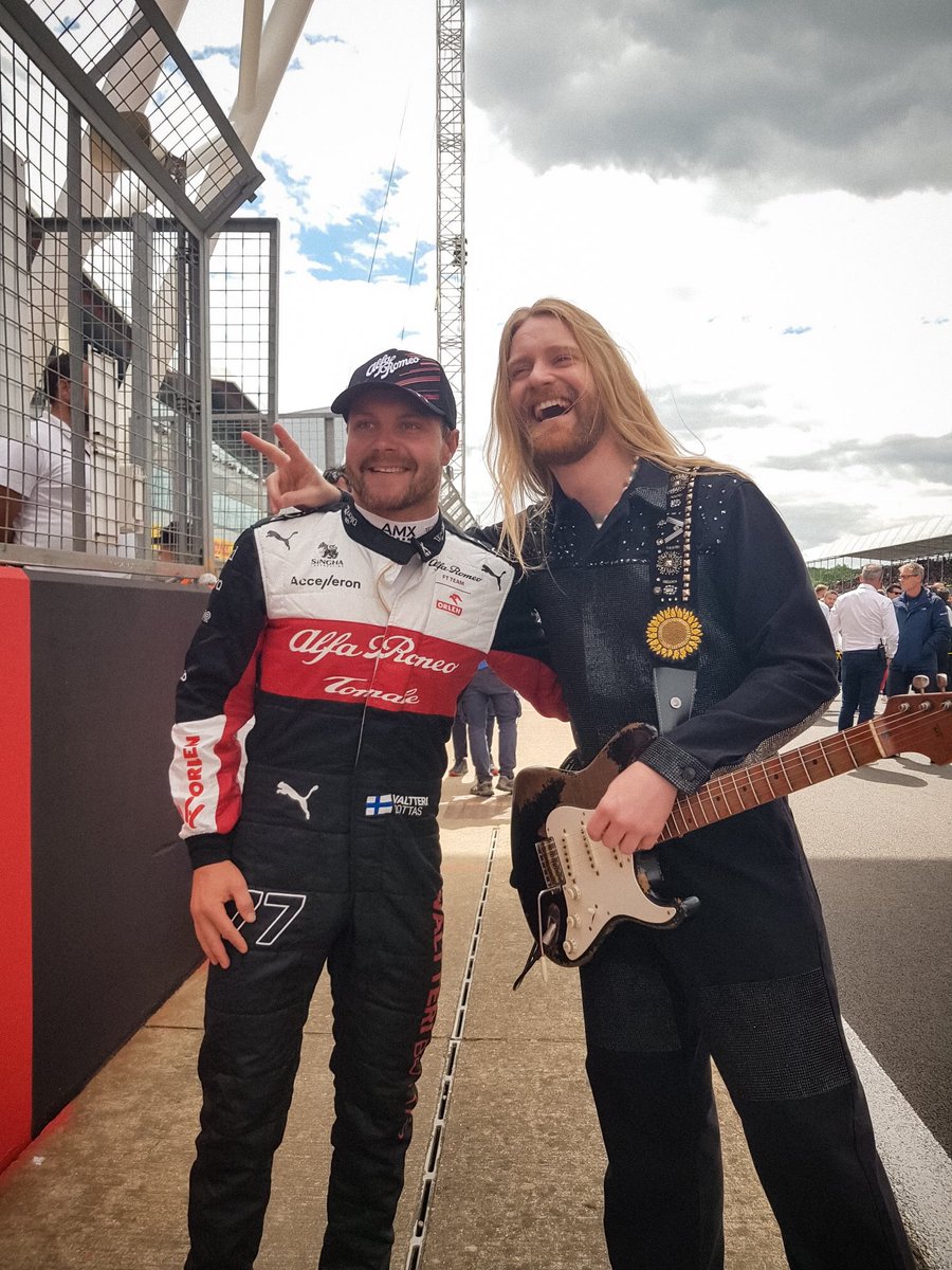 ValtteriBottas's tweet photo. Last weekend I met my long lost brother @SamRyderMusic 😃 https://t.co/NvhyLq3ODT