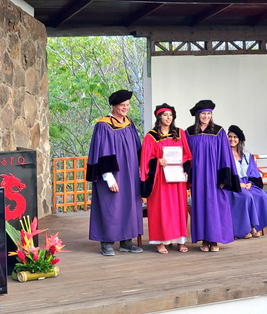 CADEUSFQ's tweet photo. ¡Felicitaciones a los nuevos graduados de la @USFQ_Ecuador, quienes ya son parte de la comunidad @USFQ_Alumni!

¡𝗧𝗼𝗱𝗼𝘀 𝘀𝗼𝗺𝗼𝘀 #DragonesPorSiempre 🐉!

#Galápagos #USFQ #USFQgrad
@USFQGalapagos
[S I G U E 👇🏻] https://t.co/fpYZRPGL5l