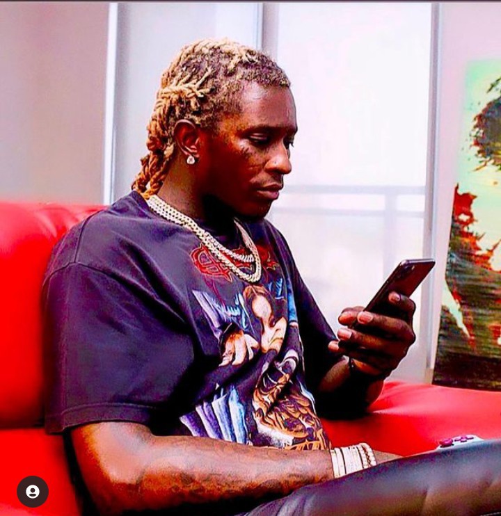 Toxic4ktoxic1's tweet image. MOM: I called u like 10times😡
ME:Only seeing 1 missed call