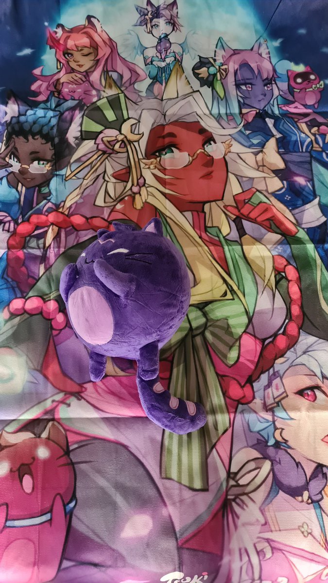 Tsuki 月 tweet media