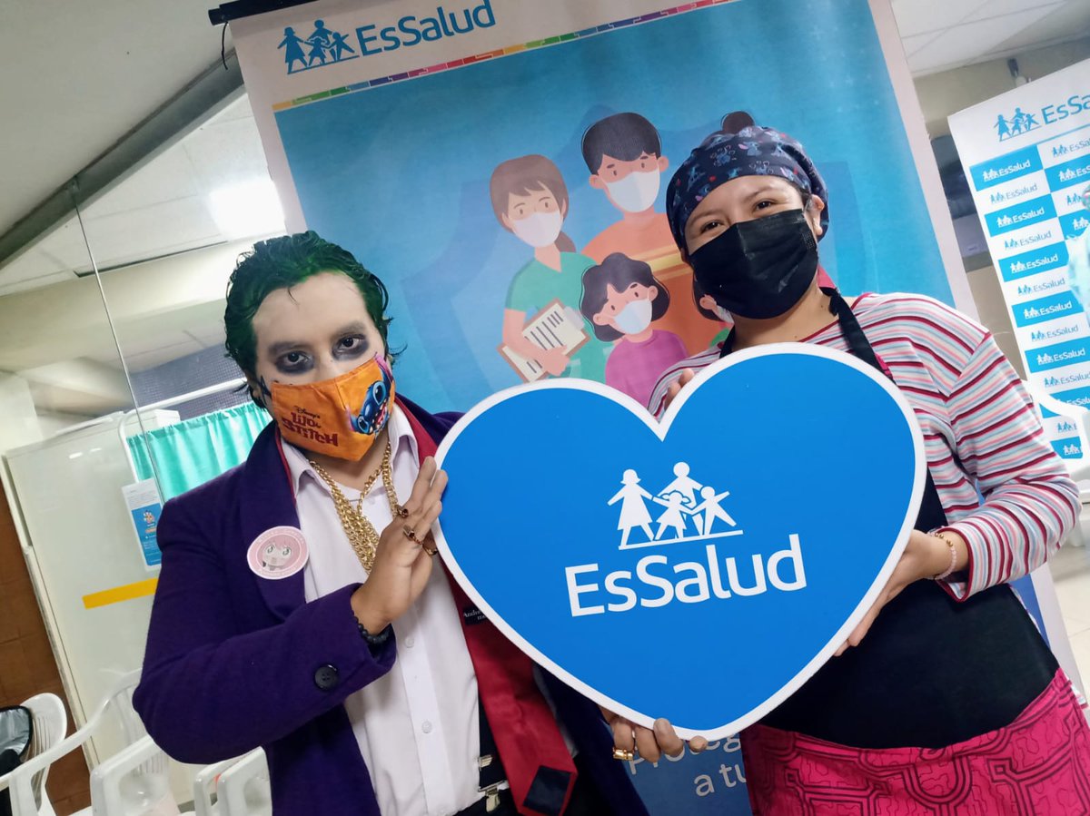 EsSaludPeru's tweet photo. #Prensa | Hoy, la Red Prestacional Rebagliati de #EsSalud vacunó contra la influenza y la #COVID19 a trabajadores y asistentes del Centro Comercial Arenales, en Lince. 
☝️ ¡Recuerda que las vacunas nos protegen y la prevención es salud! https://t.co/eMrr9vdS8c