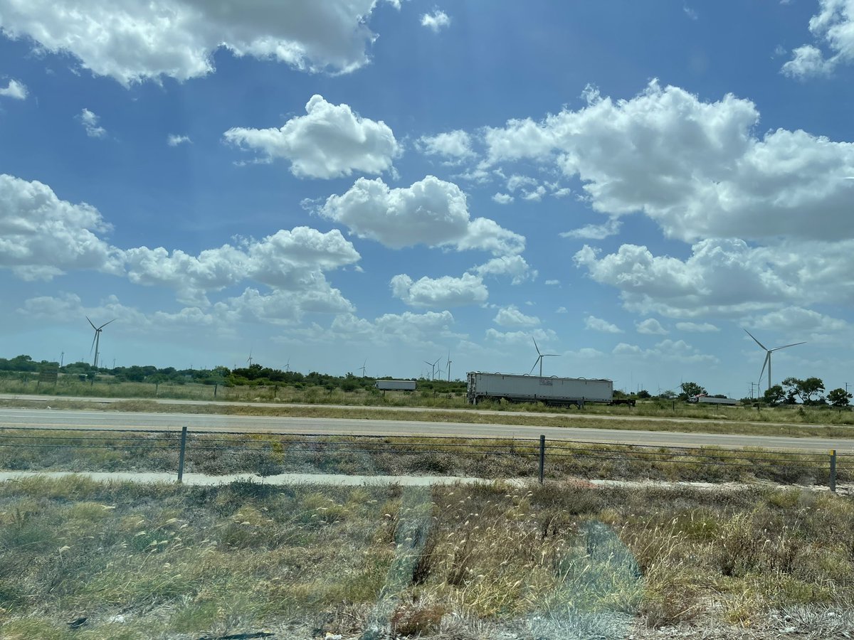 MsMedinasClass's tweet photo. Road tripping back to Katy! Enjoyed visiting my family and watching LMK All-Stars in Brownsville #CEcheetas @CimarronElem https://t.co/RQ8luRCD6W