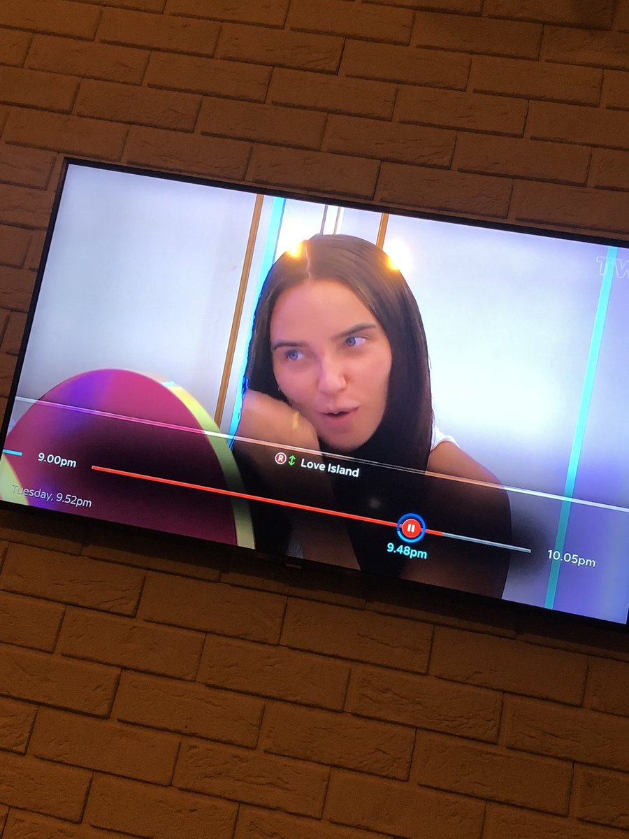 khloewilkinson's tweet photo. Who is this? #loveisland https://t.co/kboPCIgfh6