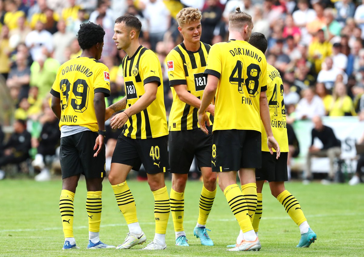 schwatzgelbde's tweet photo. Sommer, Sonne, Testspiele: Heute mit dem #BVB mit 3:1 beim Lüner SV gewonnen. Hier sind unsere 📸 zu #LSVBVB. #Lünen https://t.co/JGF5aiuh7y