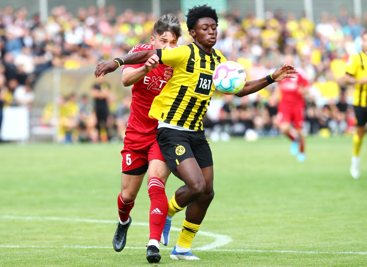 schwatzgelbde's tweet photo. Sommer, Sonne, Testspiele: Heute mit dem #BVB mit 3:1 beim Lüner SV gewonnen. Hier sind unsere 📸 zu #LSVBVB. #Lünen https://t.co/JGF5aiuh7y